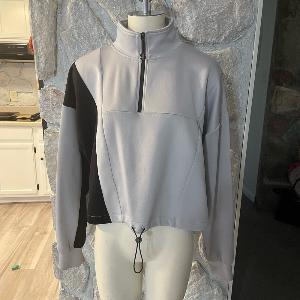 Sports Illustrated Arctic Gray Cropped Long Sleeve Quarter Zip Pullover- Large - Picture 2 of 12